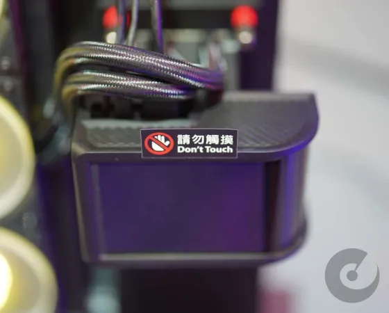 Rog Minimal Aio Tubing Screen Thumb